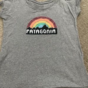 Patagonia gray tee shirt kids with rainbow girls size large kids